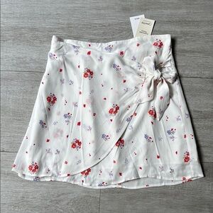 NWT Mango Floral Wrap Skirt - White with Red and Purple Flowers size Medium